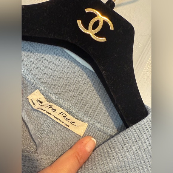 Free People We The Free All In Cuff Top Thermal Shirt thumbhole details XS - Picture 8 of 9